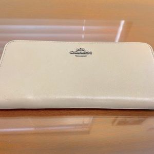 Coach Zipper Wallet